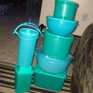 Tupperware set of 7